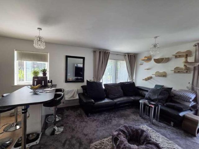 2 bed flat for sale
