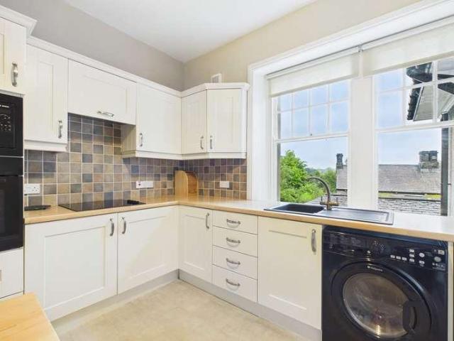 2 bed flat for sale