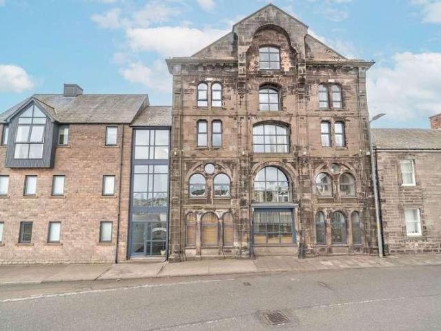 2 bed flat for sale