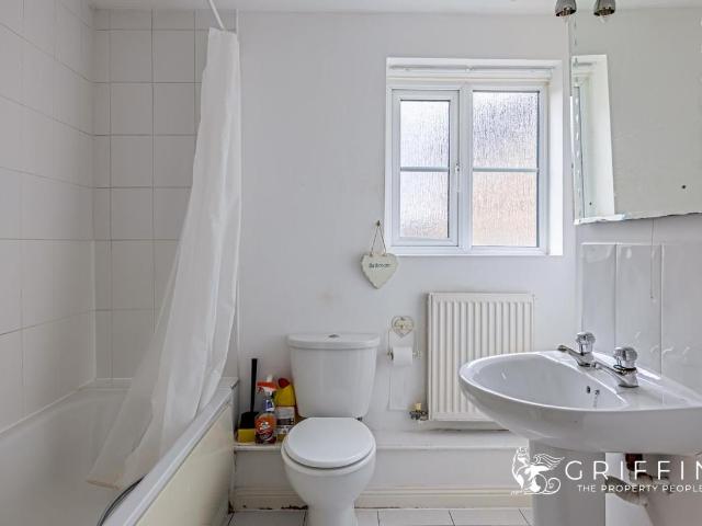 2 bed flat for sale