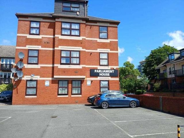 2 bed flat for sale