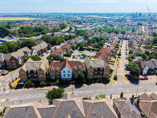 2 bed flat for sale