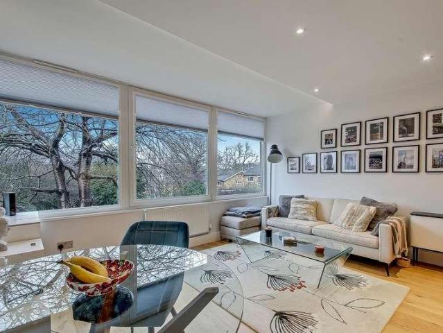 2 bed flat for sale