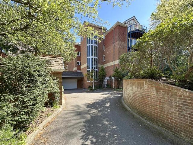2 bed flat for sale