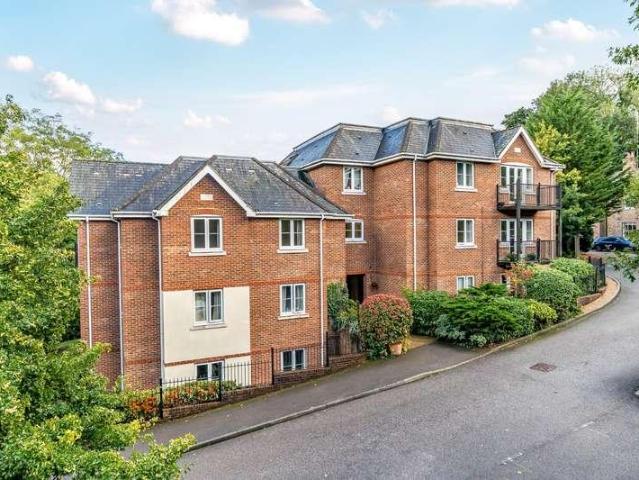 2 bed flat for sale