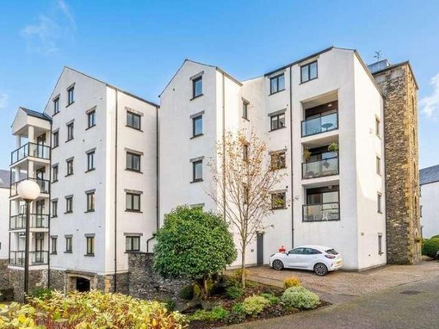 2 bed flat for sale
