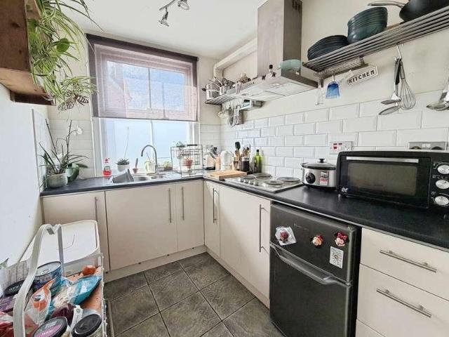 2 bed flat for sale