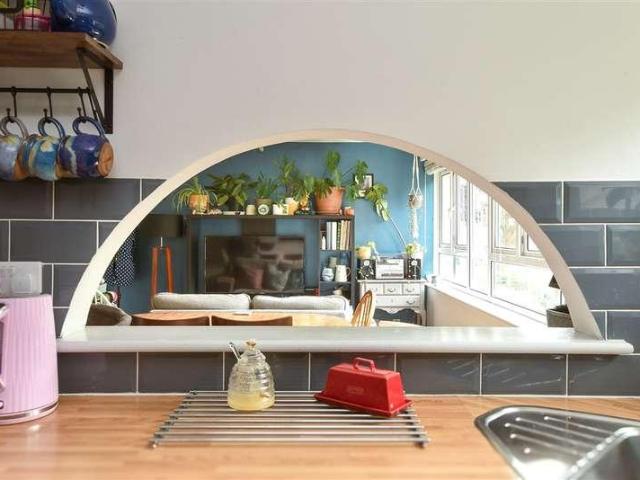 2 bed flat for sale