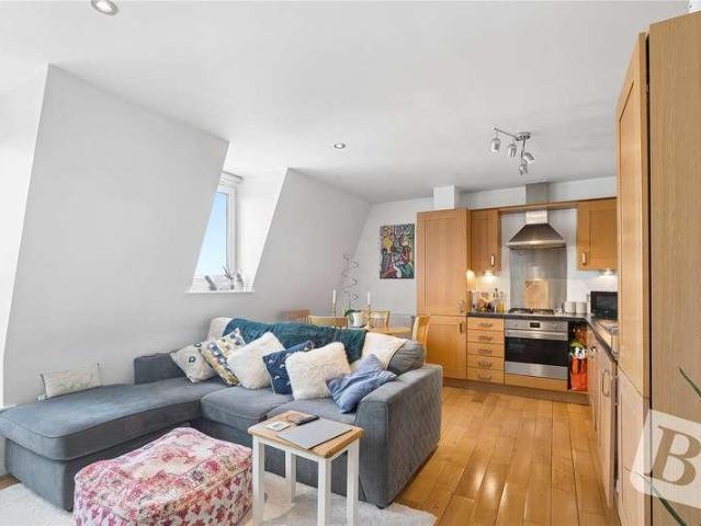 2 bed flat for sale