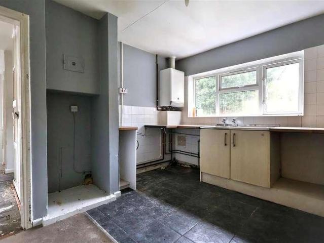 2 bed flat for sale
