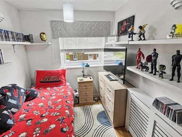 2 bed flat for sale