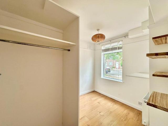 2 bed flat for sale