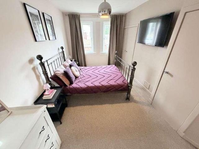 2 bed flat for sale