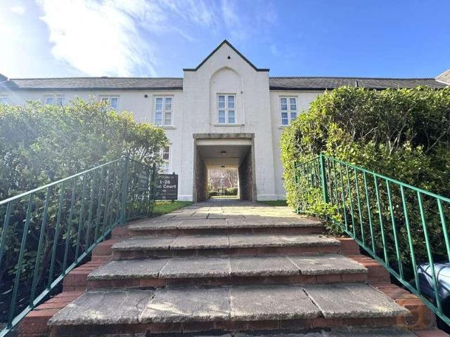 2 bed flat for sale