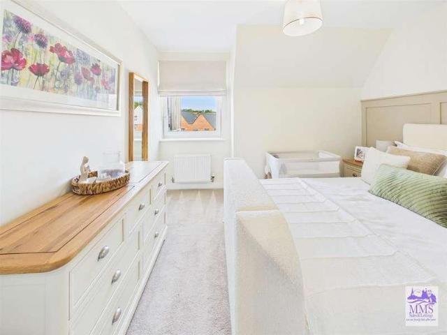 2 bed flat for sale
