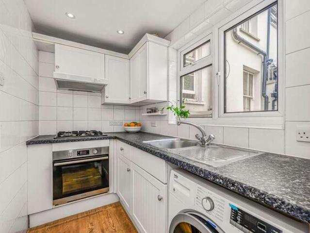 2 bed flat for sale