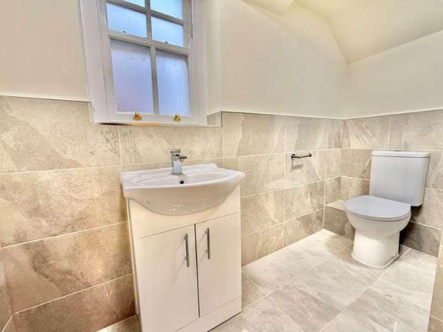 2 bed flat for sale