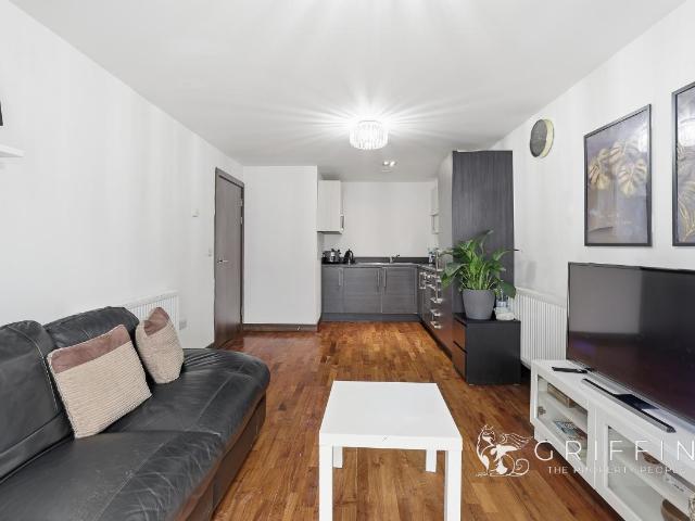 2 bed flat for sale
