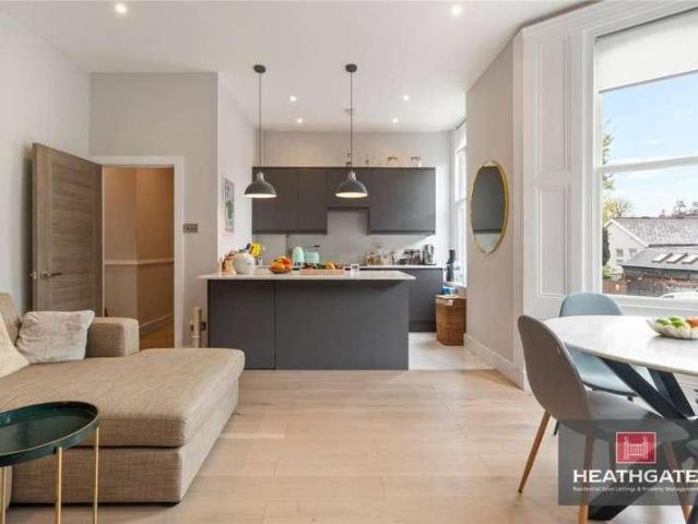 2 bed flat for sale