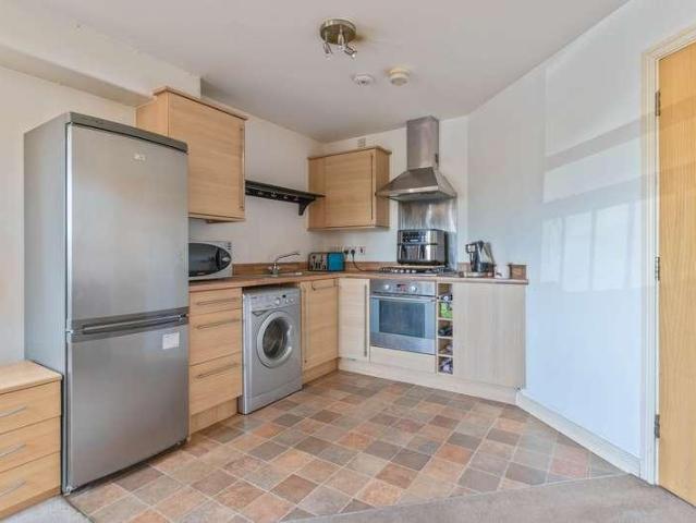 2 bed flat for sale