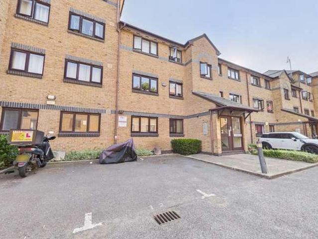2 bed flat for sale