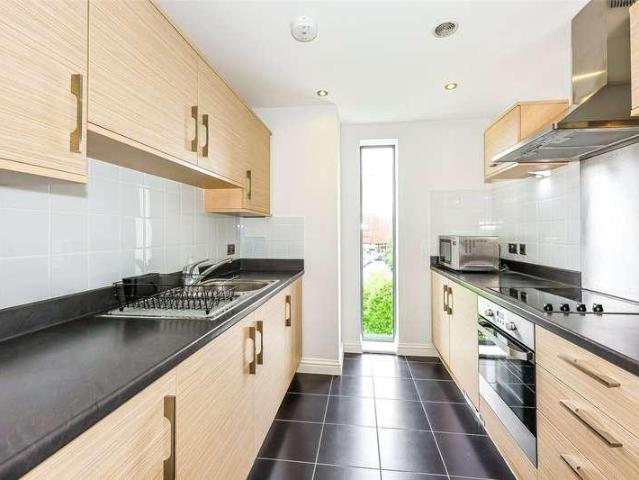 2 bed flat for sale