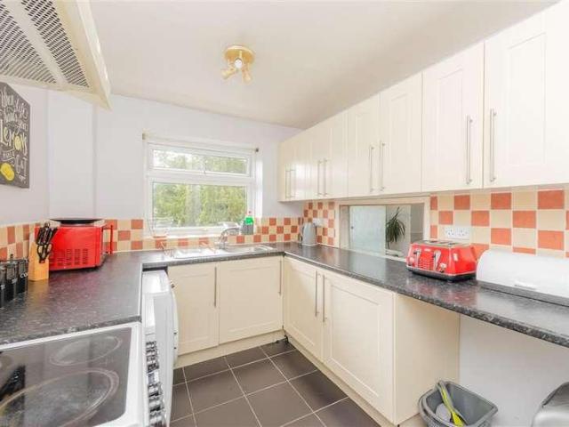 2 bed flat for sale