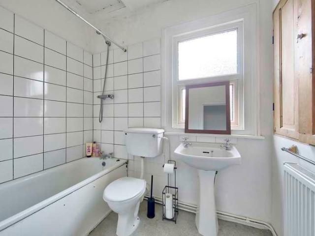 2 bed flat for sale