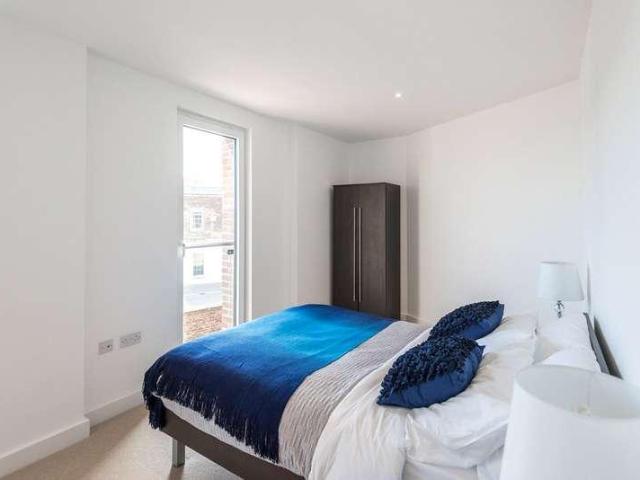 2 bed flat for sale