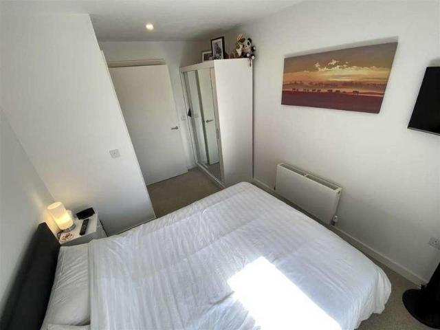 2 bed flat for sale