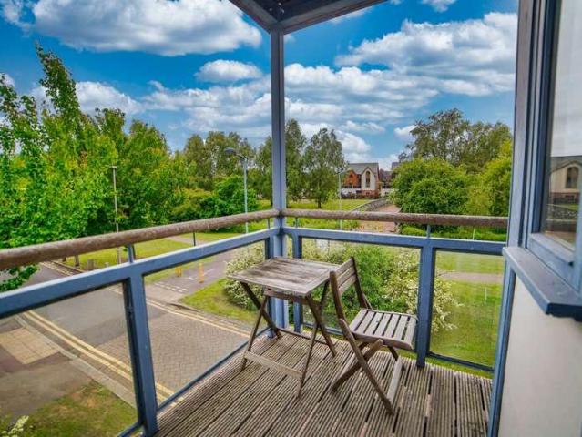 2 bed flat for sale