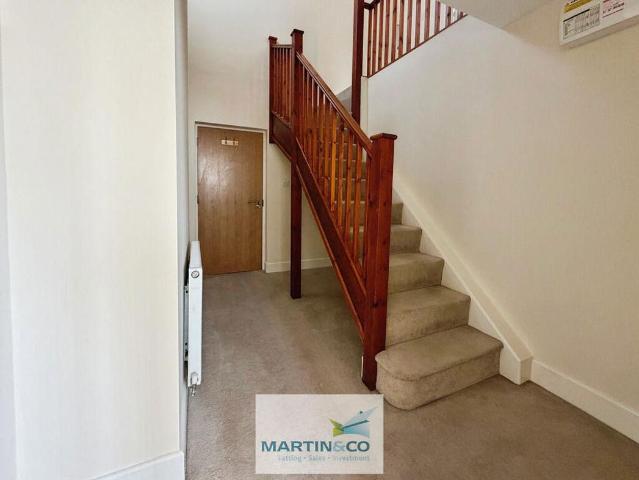 2 bed flat for sale