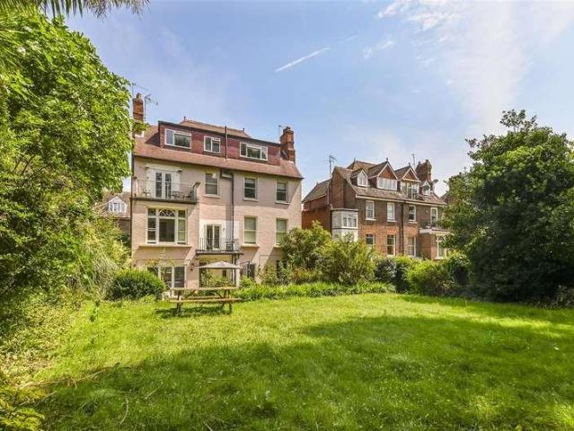 2 bed flat for sale