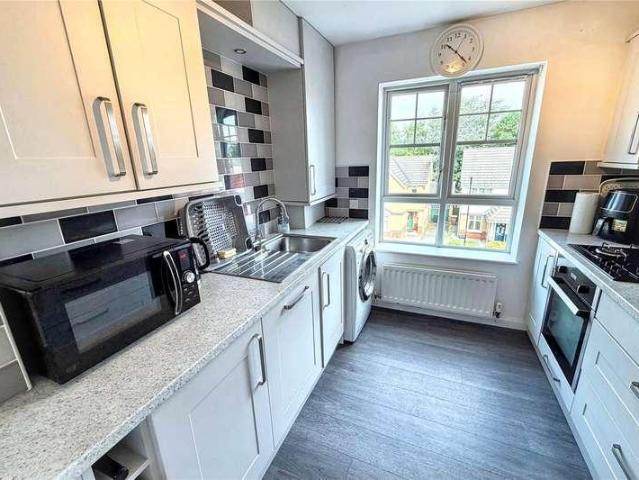 2 bed flat for sale
