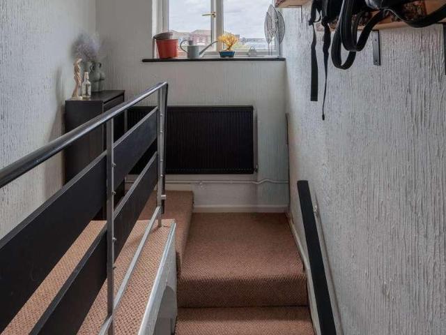 2 bed flat for sale