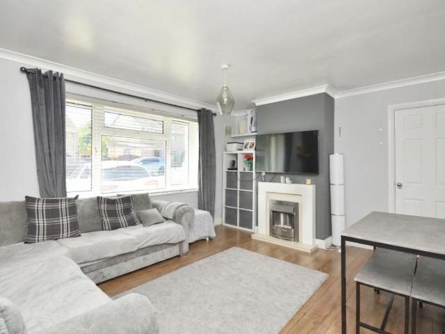 2 bed flat for sale