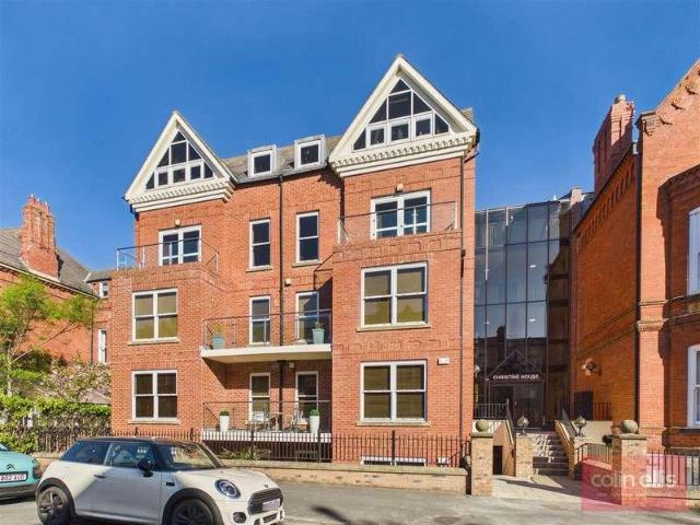 2 bed flat for sale
