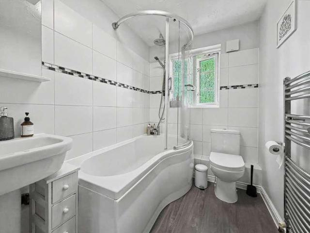 2 bed flat for sale