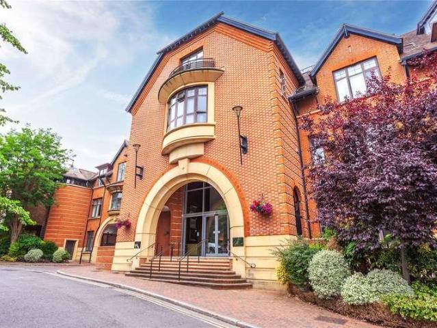 2 bed flat for sale