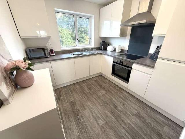 2 bed flat for sale