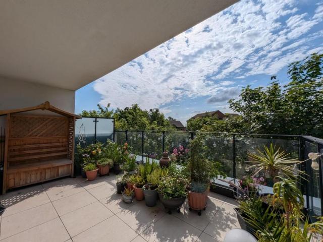 2 bed flat for sale