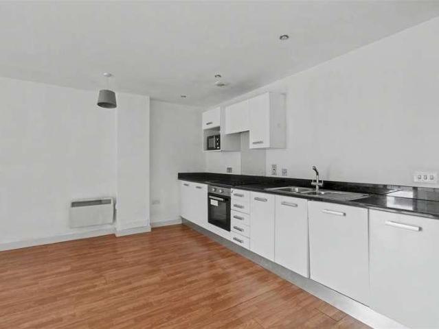 2 bed flat for sale