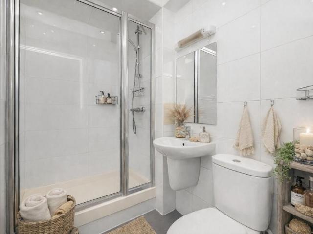 2 bed flat for sale