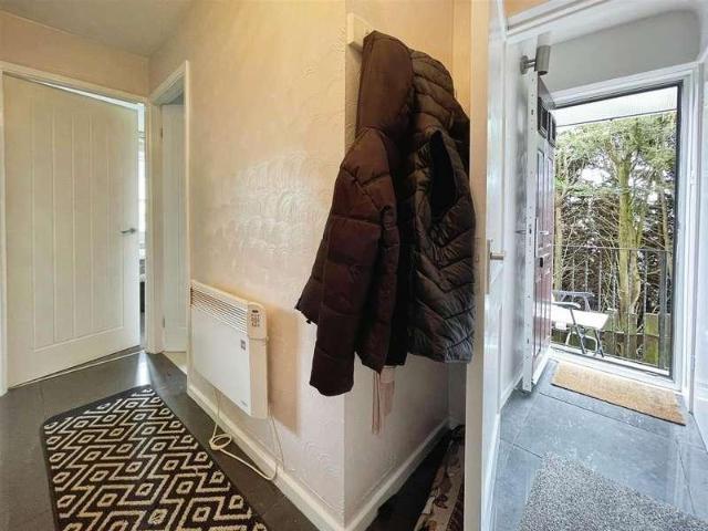 2 bed flat for sale