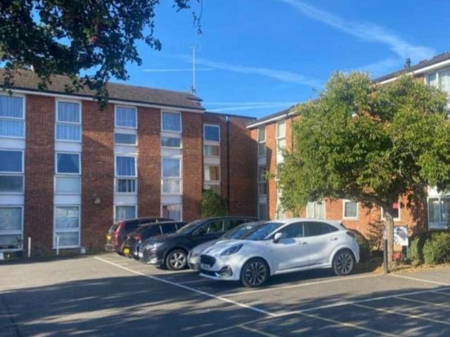 2 bed flat for sale