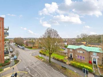 2 bed flat for sale