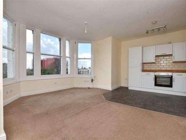 2 bed flat for sale