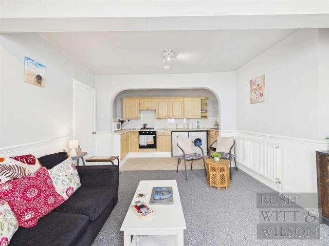 2 bed flat for sale