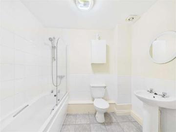 2 bed flat for sale