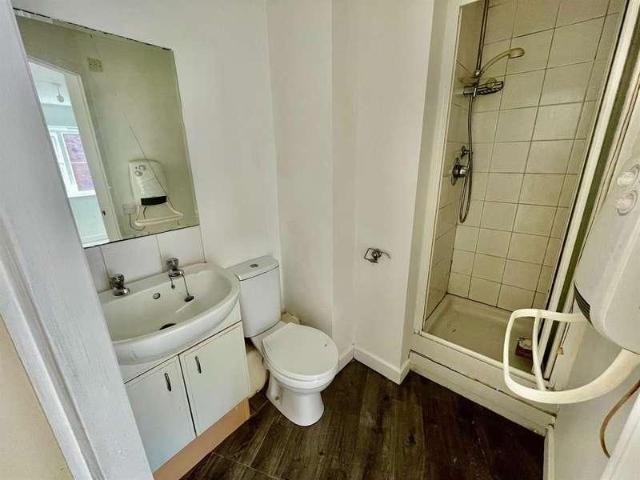 2 bed flat for sale